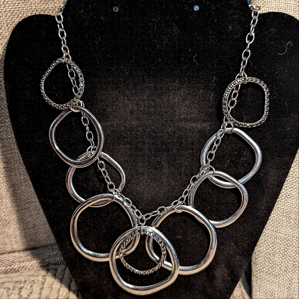 Paparazzi silver tone costume metal/marcasite dangling rings necklace